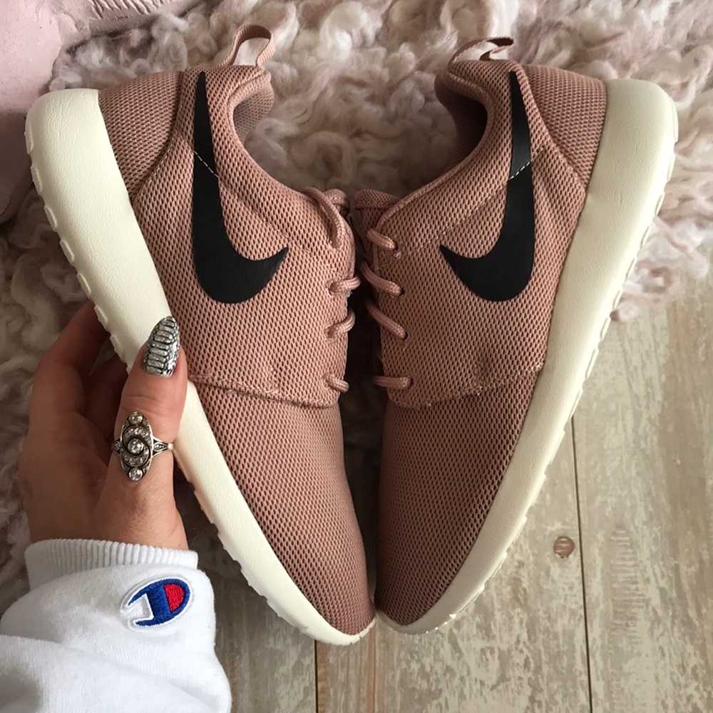 NWT Nike Roshe One Rare - Picture 3 of 7